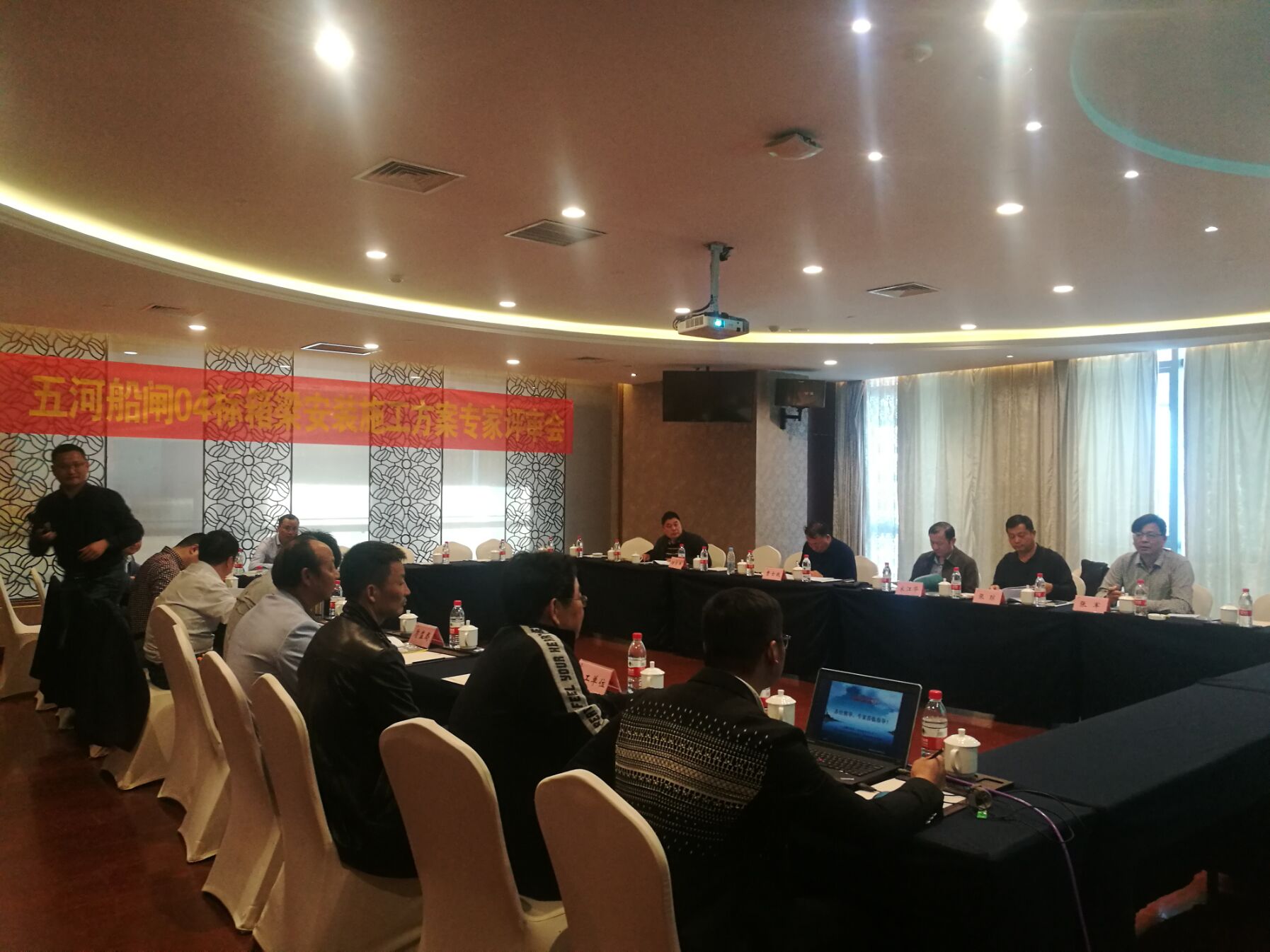 五河船閘04標(biāo)組織召開箱梁安裝專家評審會(huì).jpg 五河船閘04標(biāo)組織召開箱梁安裝專家評審會(huì).jpg