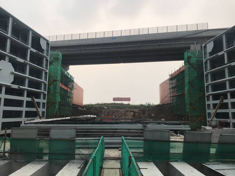 1530695569165242.jpg 上閘首閥門安裝.JPG